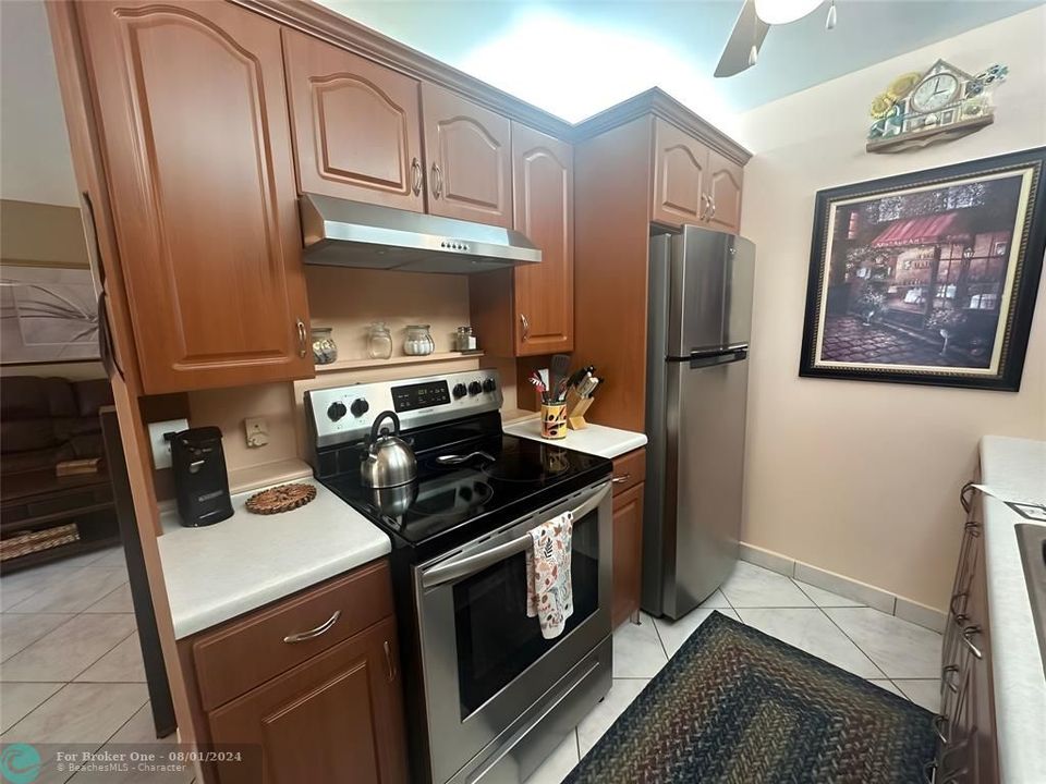 For Sale: $145,000 (2 beds, 1 baths, 881 Square Feet)