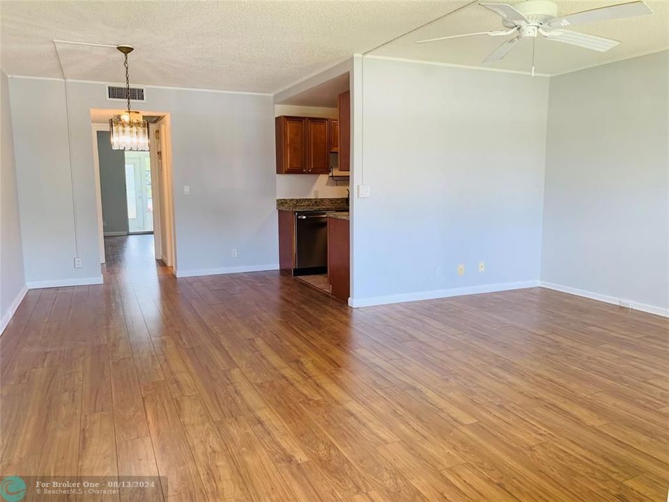 Recently Rented: $1,625 (1 beds, 1 baths, 752 Square Feet)