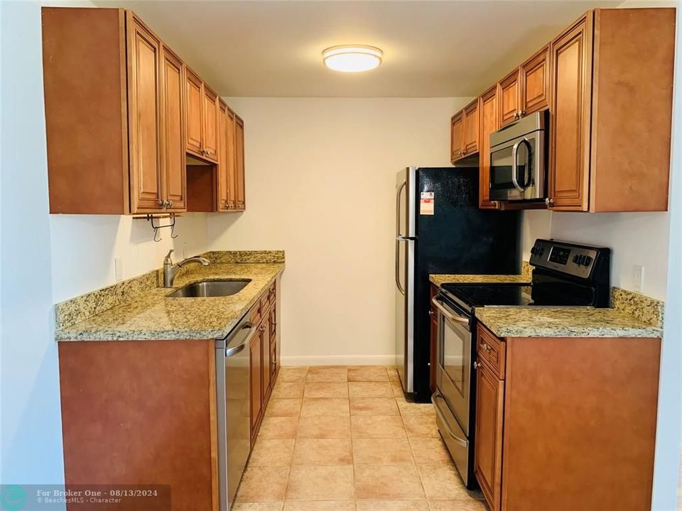 Recently Rented: $1,625 (1 beds, 1 baths, 752 Square Feet)