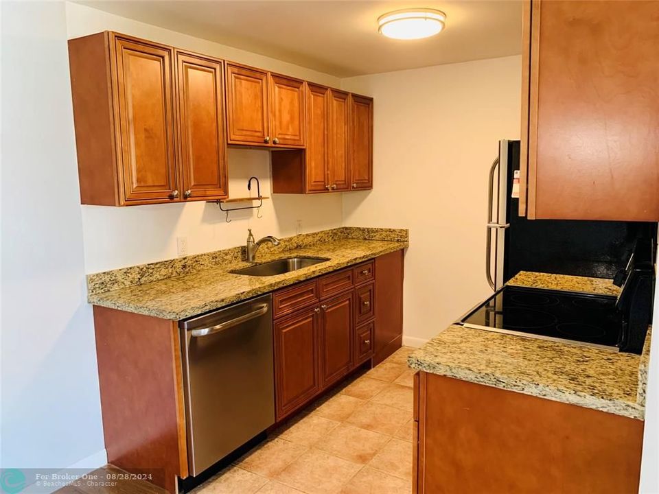 For Rent: $1,650 (1 beds, 1 baths, 752 Square Feet)