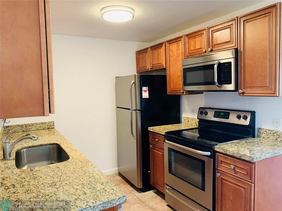 Recently Rented: $1,625 (1 beds, 1 baths, 752 Square Feet)