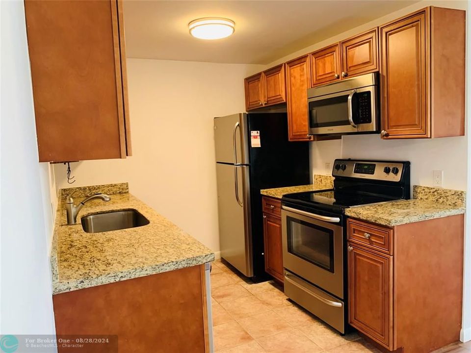 Recently Rented: $1,625 (1 beds, 1 baths, 752 Square Feet)