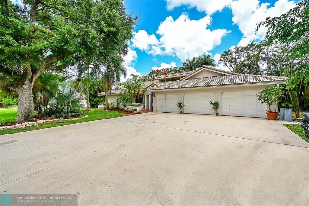 For Sale: $835,000 (4 beds, 2 baths, 2843 Square Feet)