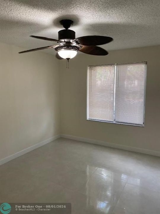 For Rent: $1,800 (1 beds, 1 baths, 850 Square Feet)