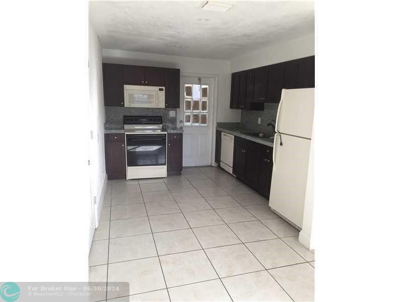 For Sale: $2,200 (2 beds, 1 baths, 1512 Square Feet)