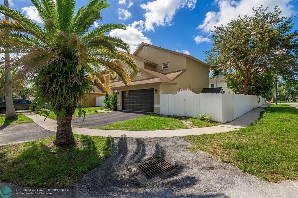 For Sale: $710,000 (4 beds, 3 baths, 2114 Square Feet)