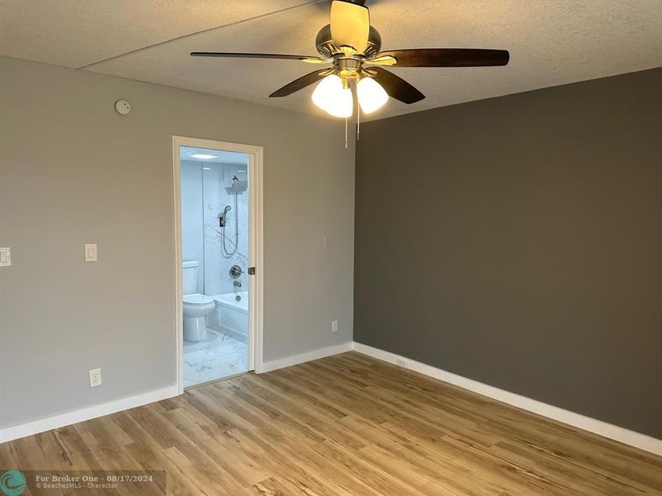 For Sale: $219,000 (2 beds, 2 baths, 1162 Square Feet)