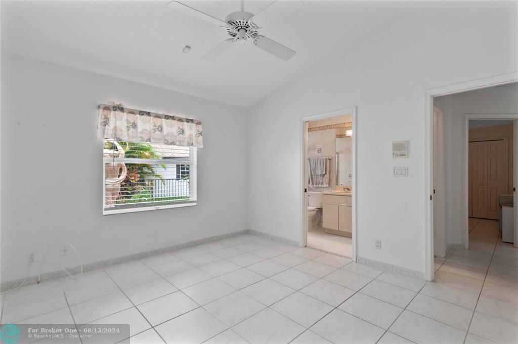 Activo con contrato: $899,900 (5 camas, 3 baños, 3058 Pies cuadrados)