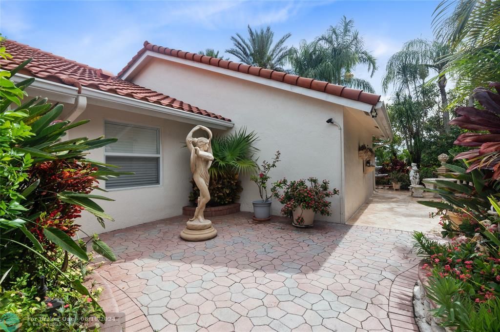 Active With Contract: $899,900 (5 beds, 3 baths, 3058 Square Feet)