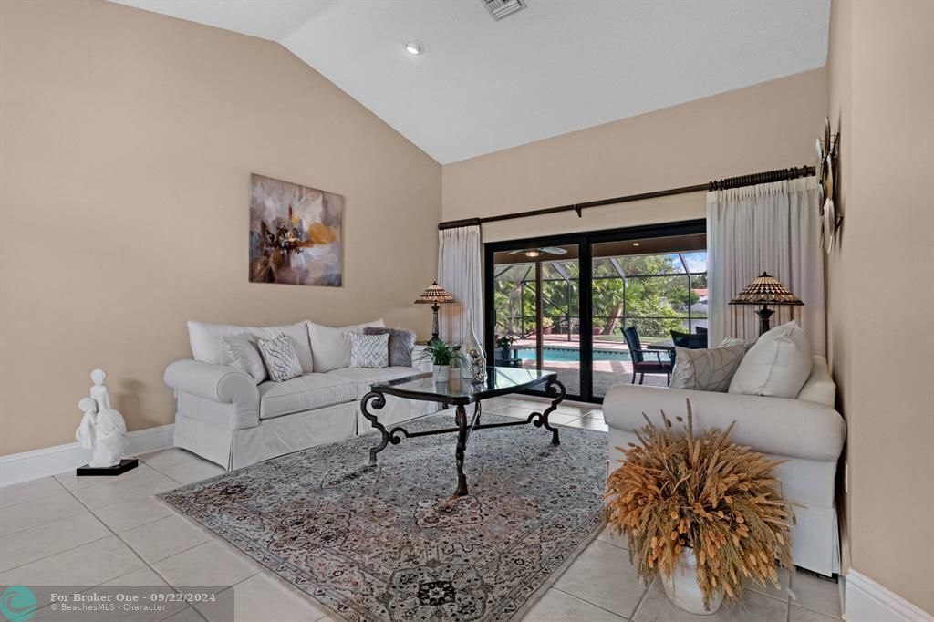 Recently Sold: $925,000 (4 beds, 2 baths, 2102 Square Feet)