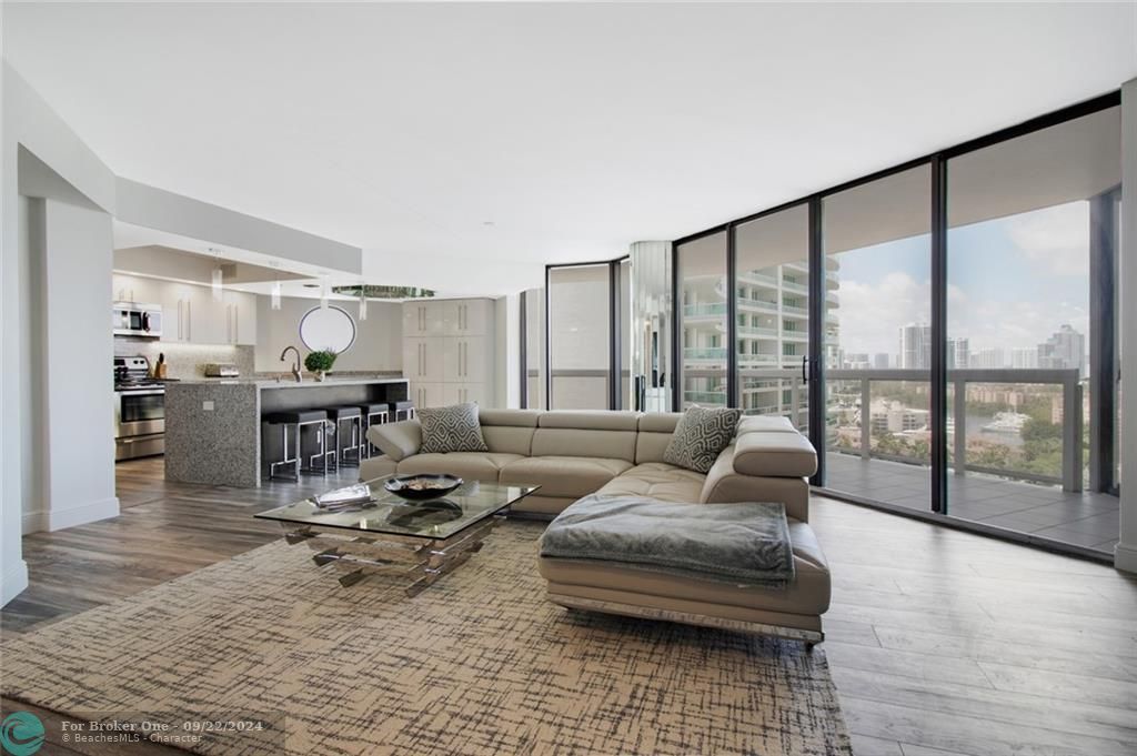 Recently Sold: $850,000 (2 beds, 2 baths, 2470 Square Feet)