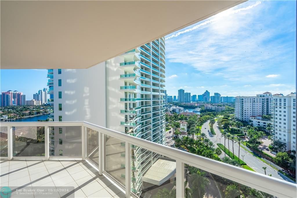 Recently Sold: $850,000 (2 beds, 2 baths, 2470 Square Feet)