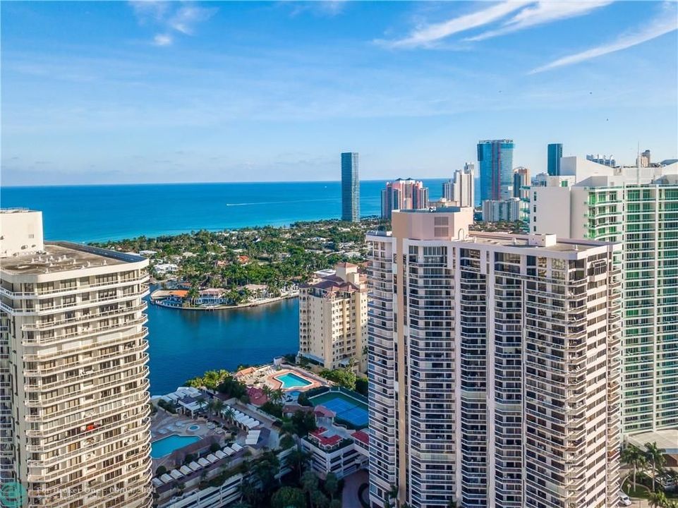 Recently Sold: $850,000 (2 beds, 2 baths, 2470 Square Feet)