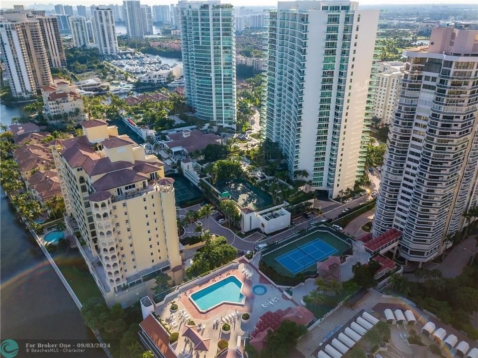 Recently Sold: $850,000 (2 beds, 2 baths, 2470 Square Feet)