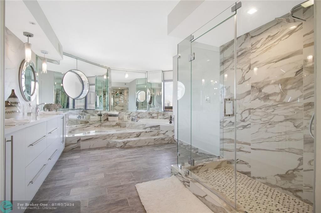 Recently Sold: $850,000 (2 beds, 2 baths, 2470 Square Feet)
