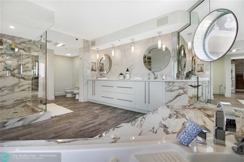 Recently Sold: $850,000 (2 beds, 2 baths, 2470 Square Feet)