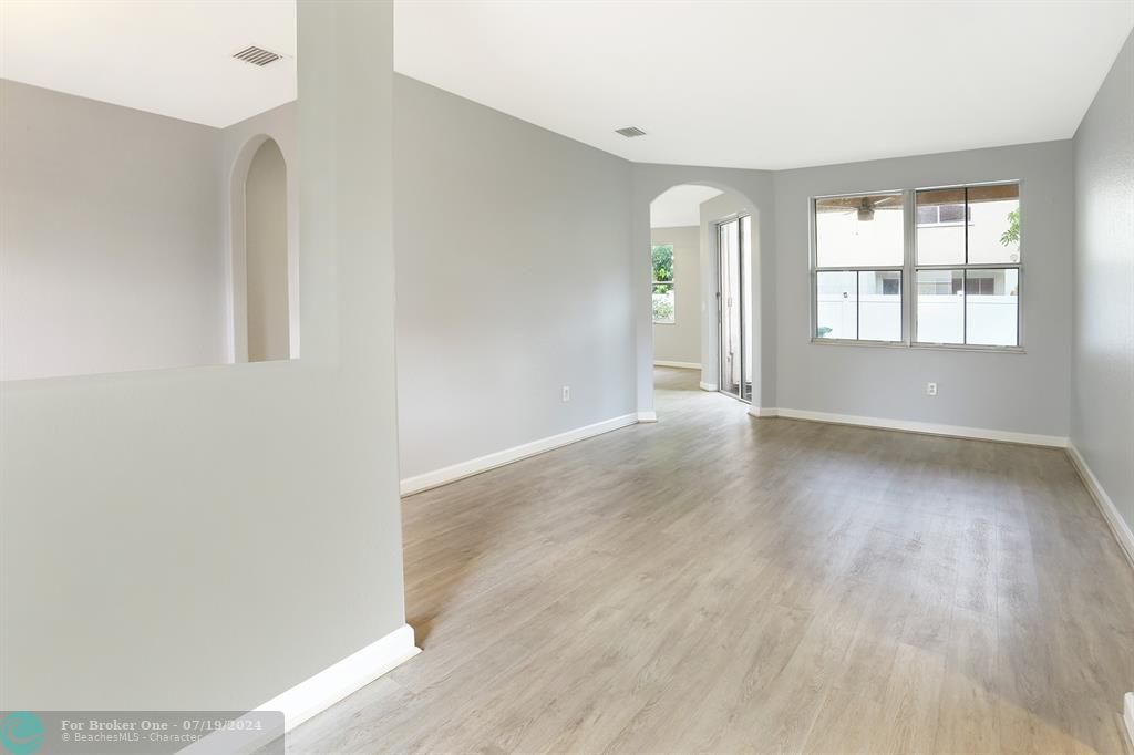 Active With Contract: $540,000 (4 beds, 2 baths, 2032 Square Feet)