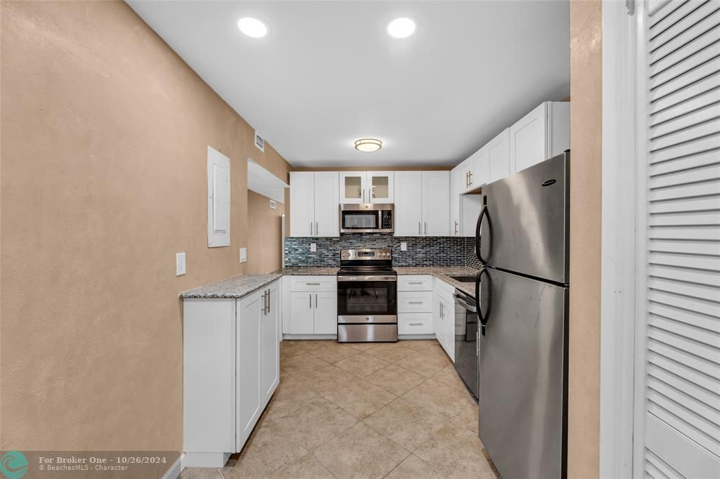 For Sale: $425,000 (2 beds, 2 baths, 1200 Square Feet)