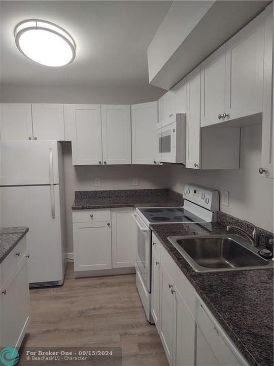 For Rent: $2,300 (2 beds, 2 baths, 1054 Square Feet)