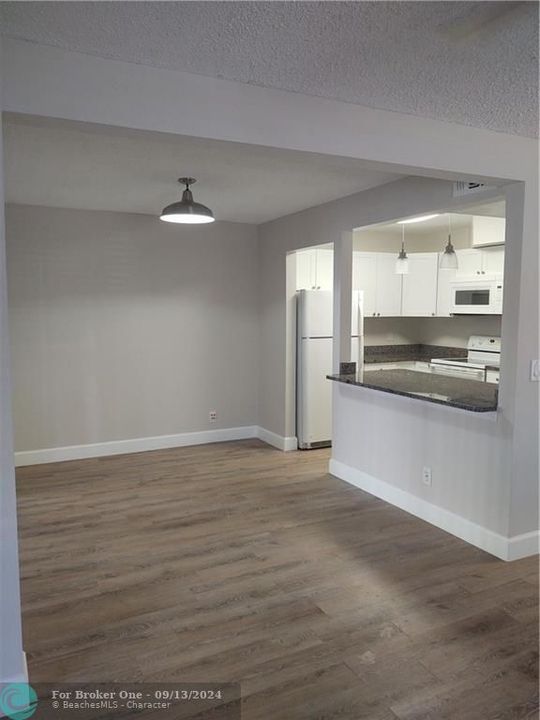 For Rent: $2,300 (2 beds, 2 baths, 1054 Square Feet)