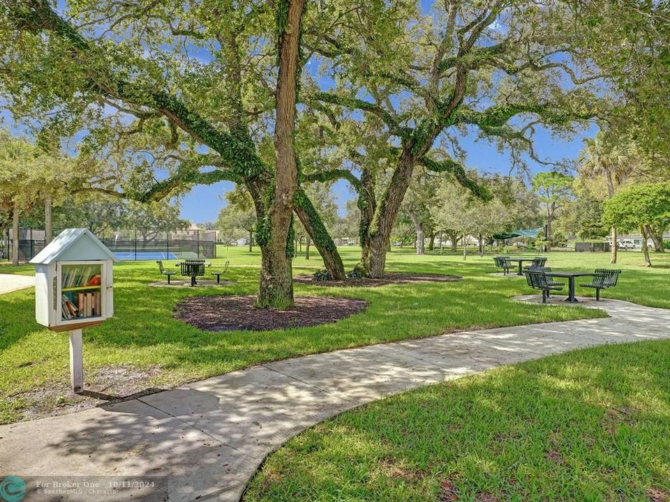 For Sale: $665,000 (3 beds, 2 baths, 1638 Square Feet)