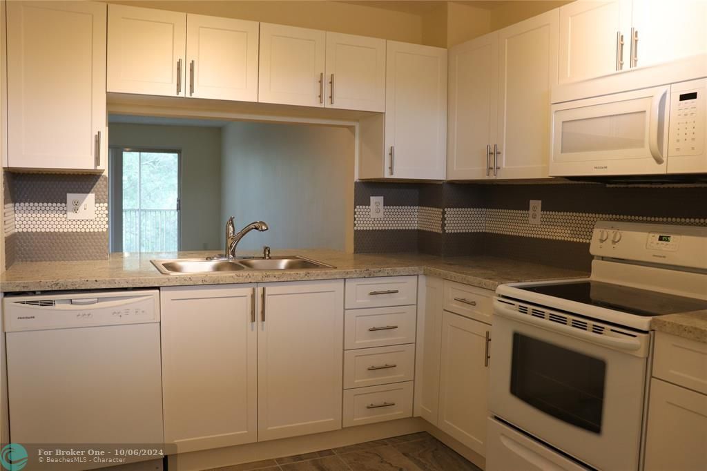 For Rent: $1,850 (2 beds, 2 baths, 1100 Square Feet)