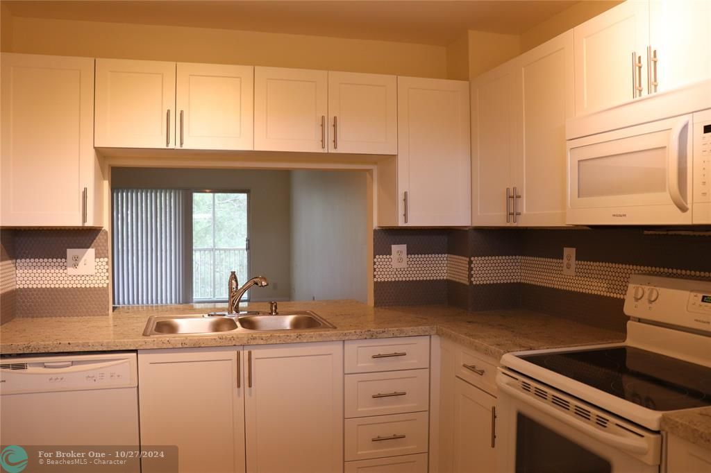 For Rent: $1,850 (2 beds, 2 baths, 1100 Square Feet)