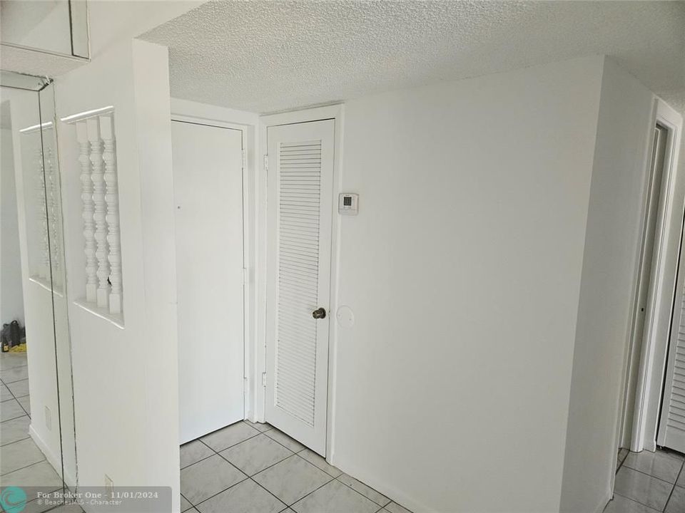 For Rent: $1,950 (2 beds, 2 baths, 912 Square Feet)