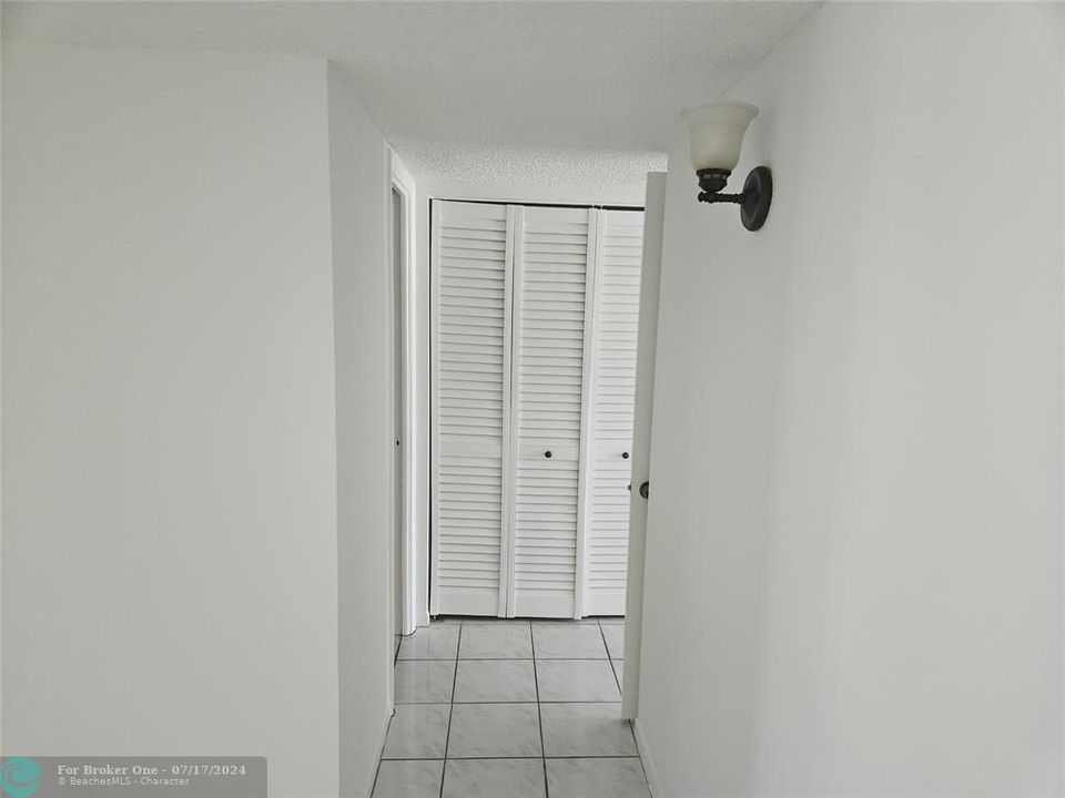 For Rent: $1,950 (2 beds, 2 baths, 912 Square Feet)