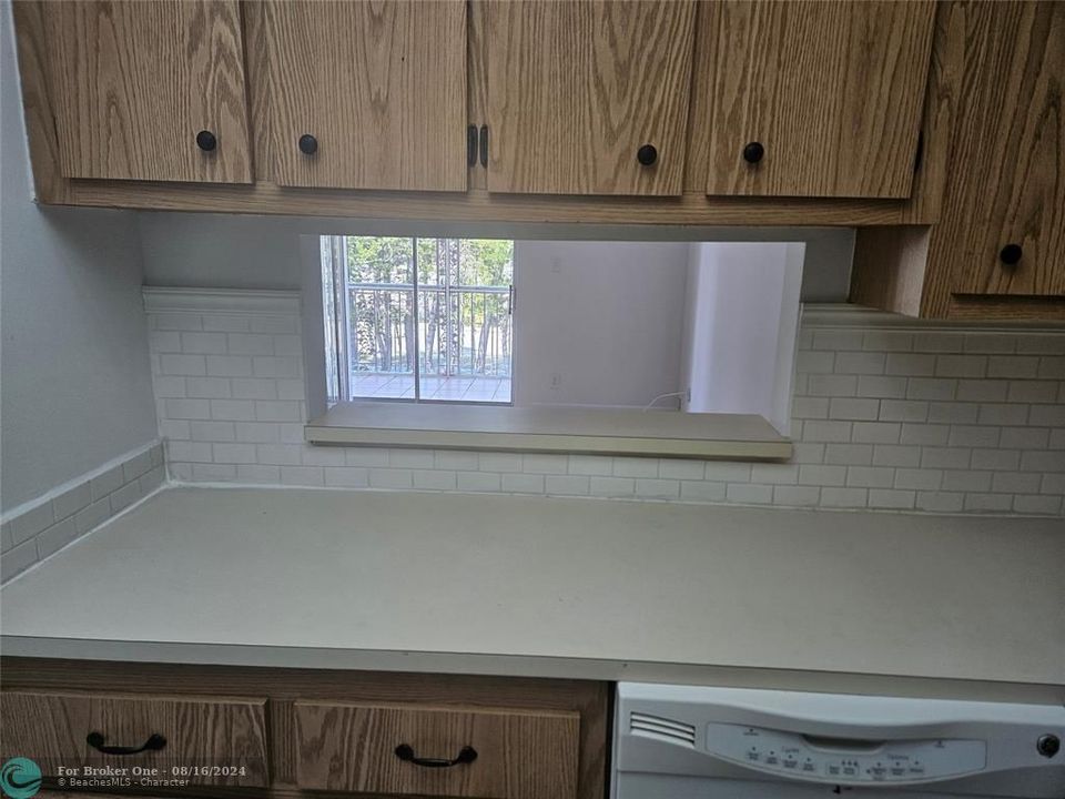 For Rent: $1,950 (2 beds, 2 baths, 912 Square Feet)