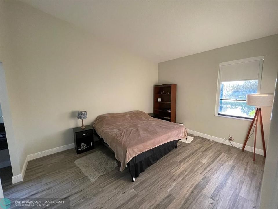 For Rent: $2,100 (1 beds, 1 baths, 853 Square Feet)