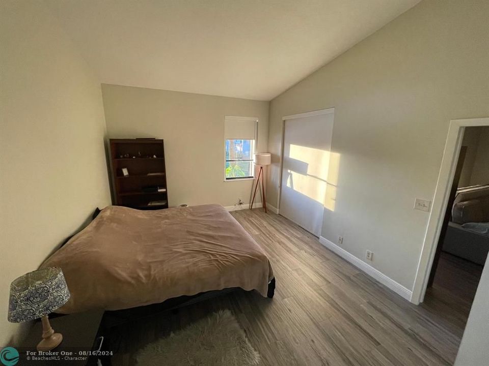 For Rent: $2,100 (1 beds, 1 baths, 853 Square Feet)