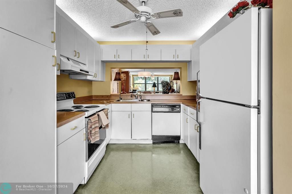 For Sale: $190,000 (2 beds, 2 baths, 1228 Square Feet)