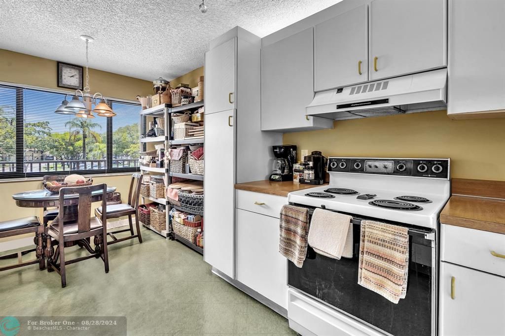 For Sale: $190,000 (2 beds, 2 baths, 1228 Square Feet)