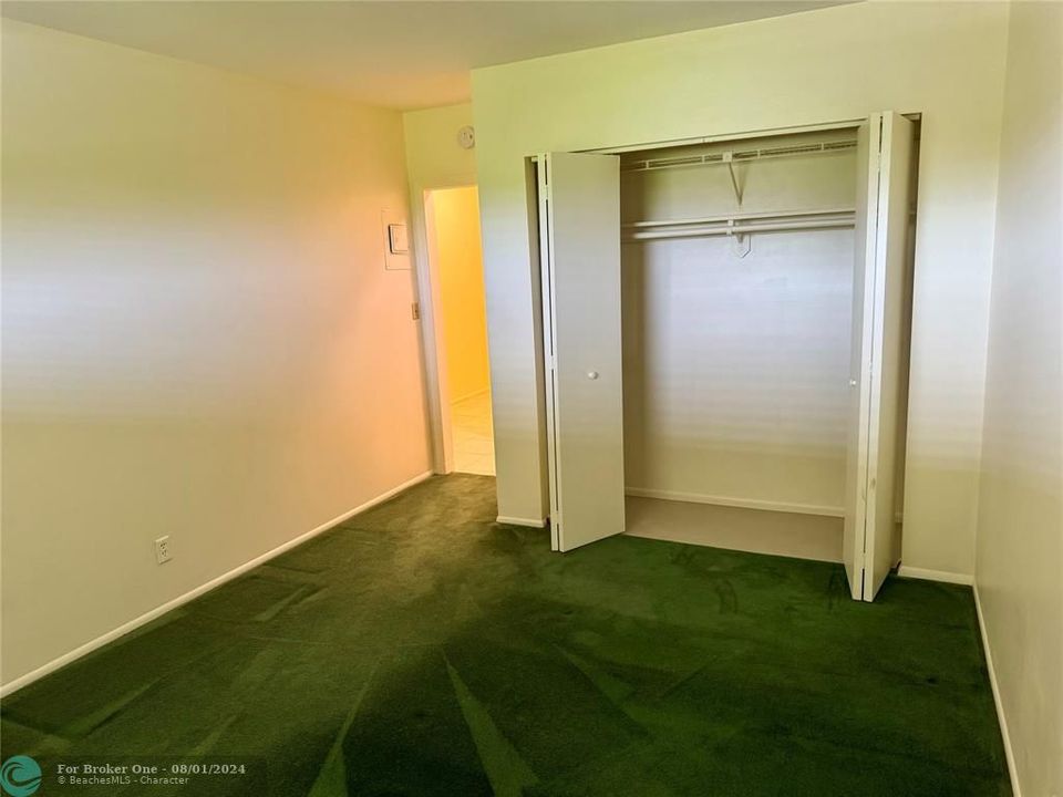 Active With Contract: $1,500 (1 beds, 1 baths, 640 Square Feet)