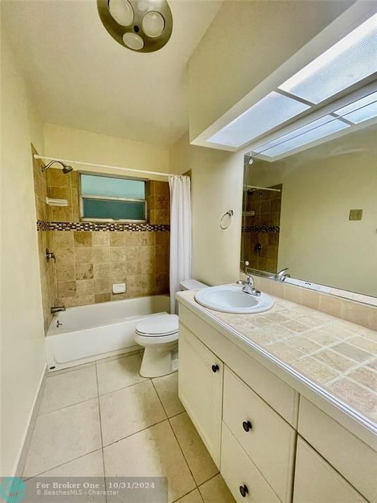 Active With Contract: $1,500 (1 beds, 1 baths, 640 Square Feet)