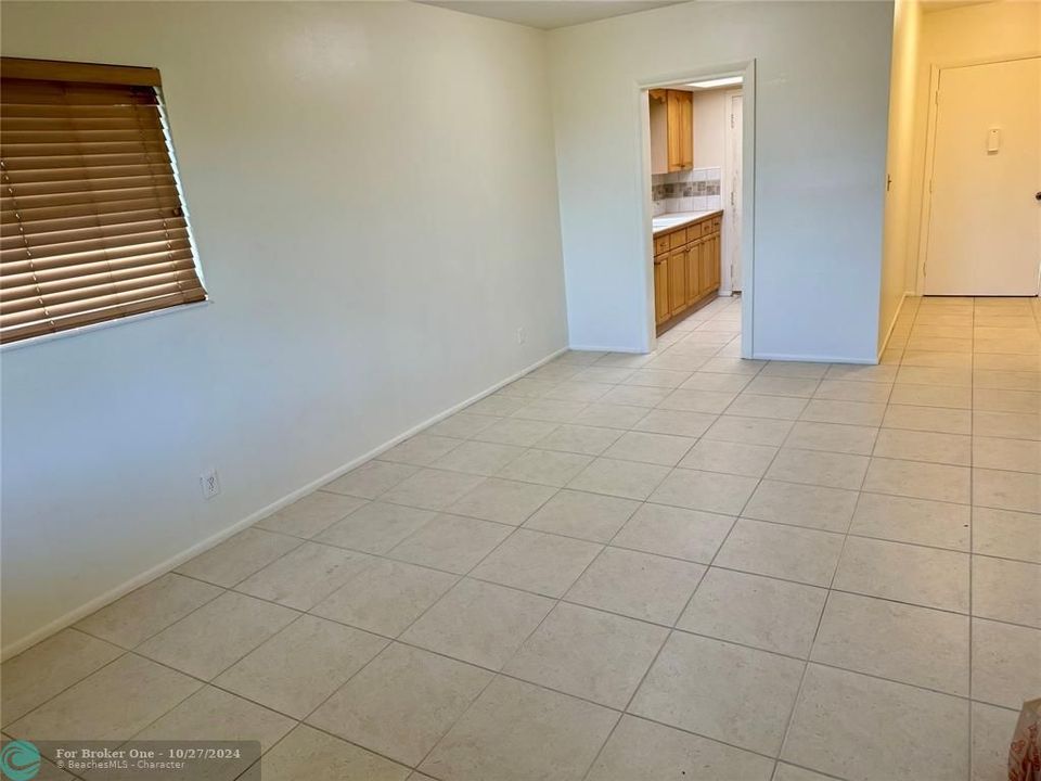 Active With Contract: $1,500 (1 beds, 1 baths, 640 Square Feet)