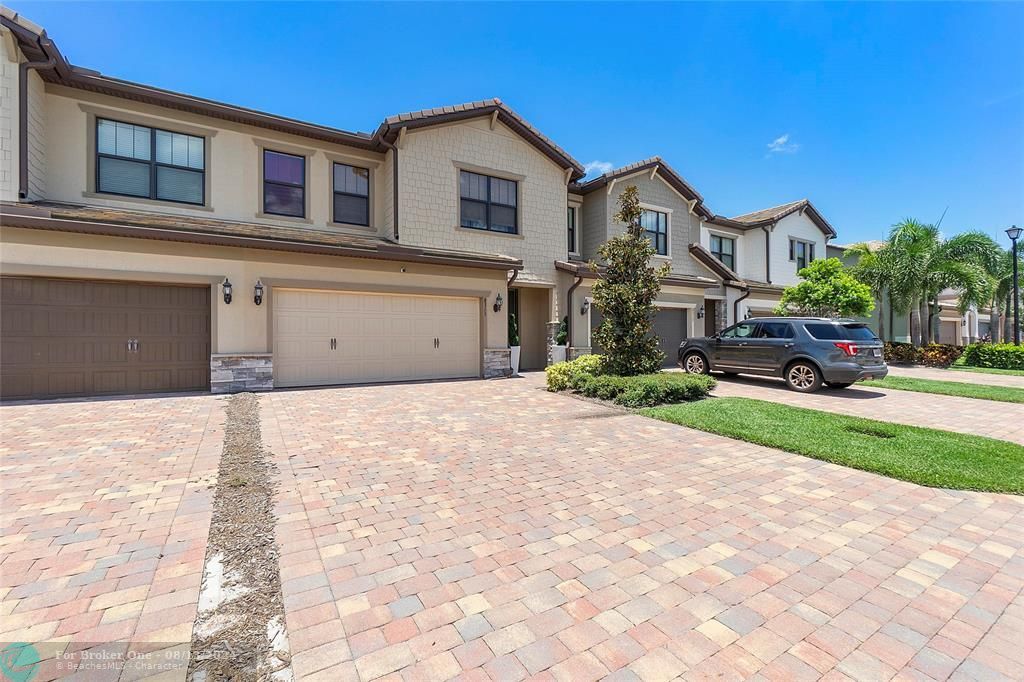 Recently Sold: $549,000 (3 beds, 2 baths, 1896 Square Feet)