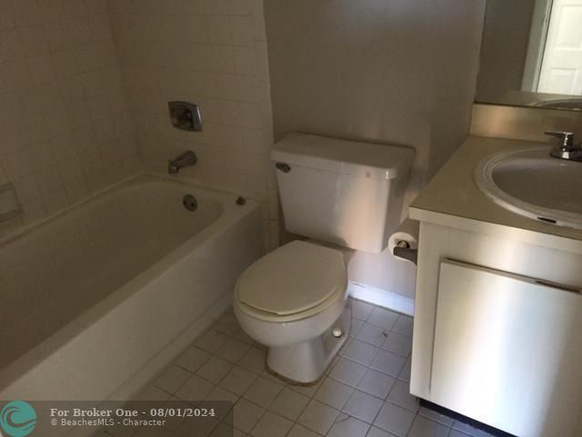 For Rent: $2,000 (2 beds, 2 baths, 914 Square Feet)