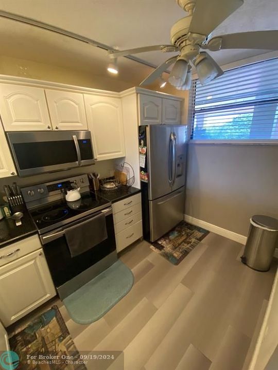 For Rent: $2,599 (2 beds, 2 baths, 1120 Square Feet)