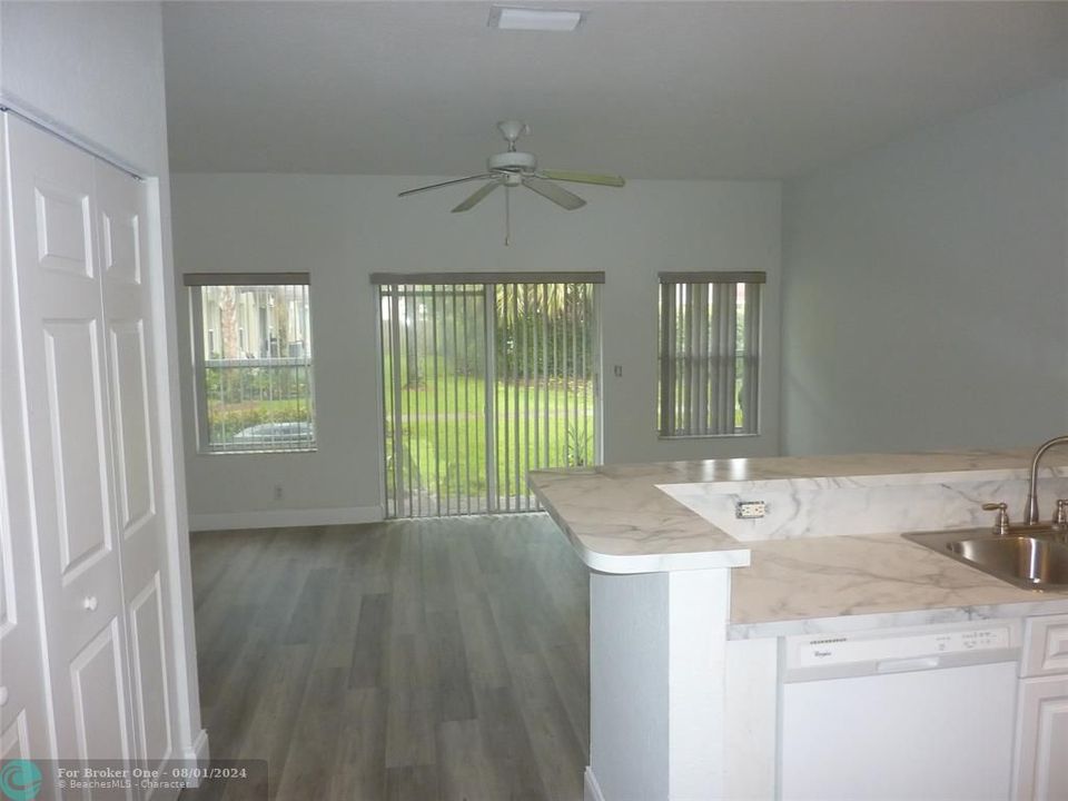 For Rent: $2,375 (2 beds, 2 baths, 1574 Square Feet)