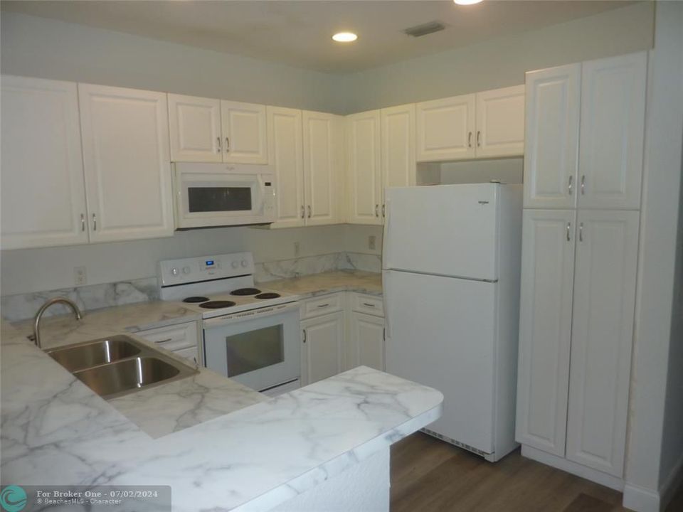 For Rent: $2,375 (2 beds, 2 baths, 1574 Square Feet)
