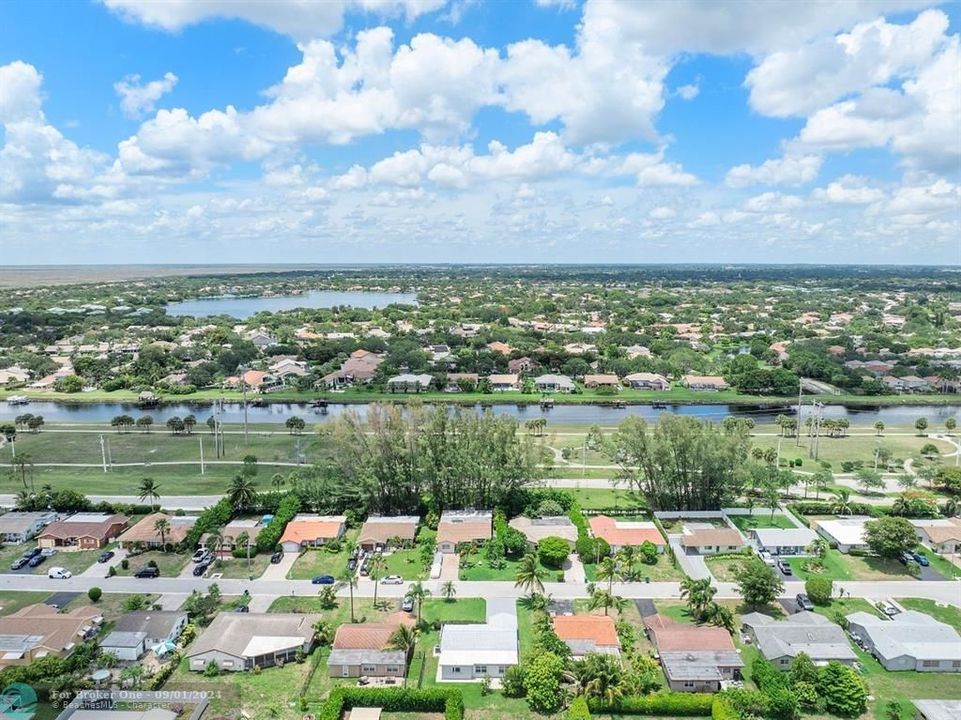 For Sale: $465,000 (2 beds, 2 baths, 1366 Square Feet)