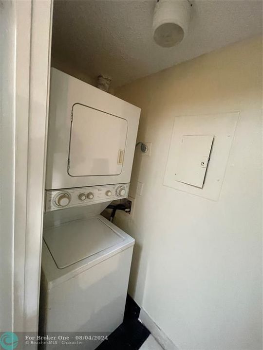 For Rent: $2,070 (2 beds, 2 baths, 1024 Square Feet)