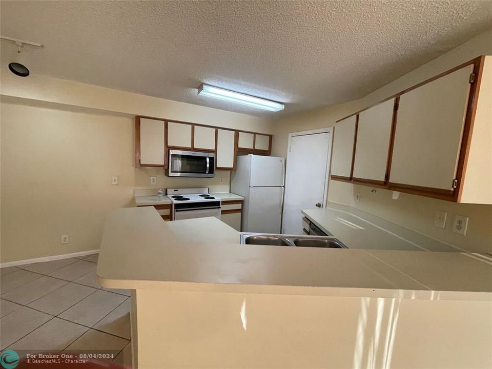 For Rent: $1,850 (2 beds, 2 baths, 1024 Square Feet)