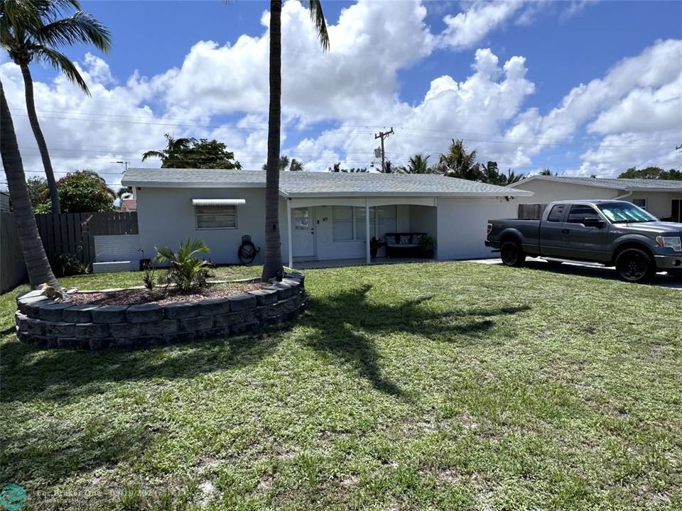 Active With Contract: $400,000 (3 beds, 3 baths, 1254 Square Feet)