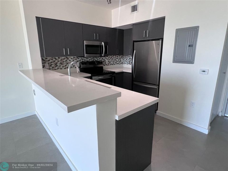 For Rent: $2,525 (1 beds, 1 baths, 874 Square Feet)