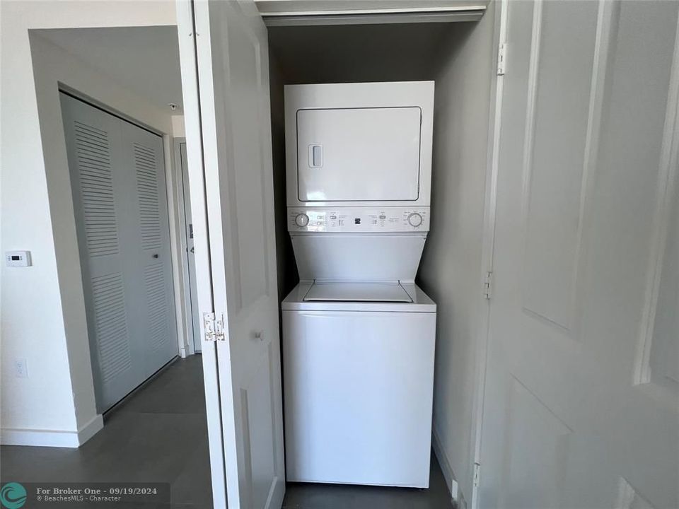 For Rent: $2,525 (1 beds, 1 baths, 874 Square Feet)