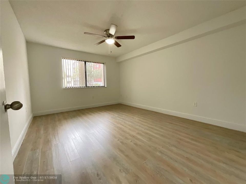 For Rent: $2,156 (1 beds, 1 baths, 800 Square Feet)