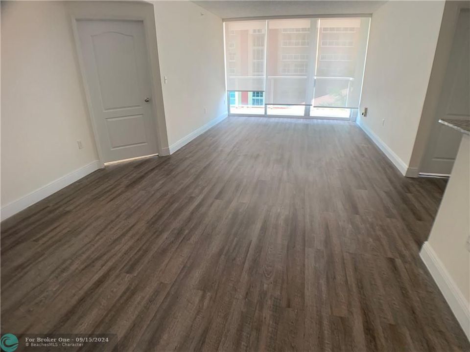 For Rent: $3,002 (2 beds, 2 baths, 1077 Square Feet)